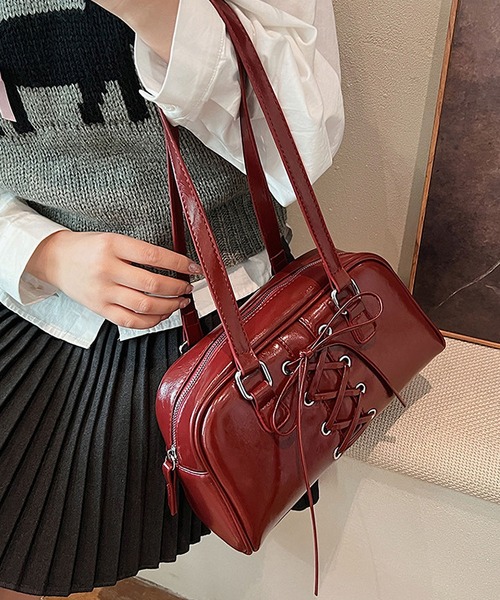 LA VORAGINE（ラ ヴォラジネ）の「紐リボンフェイクレザーショルダー