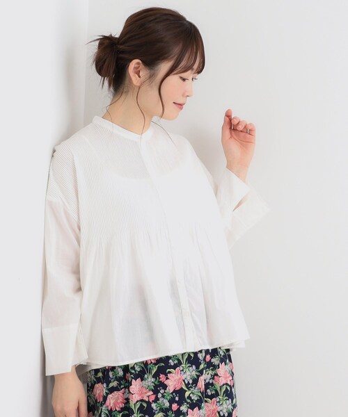 LAURA ASHLEY(ローラアシュレイ)の「【コットン100%/羽織に使える】ピンタックフレアブラウス(シャツ/ブラウス・レディース・ブラック/オフホワイト・38)」の4枚目の写真