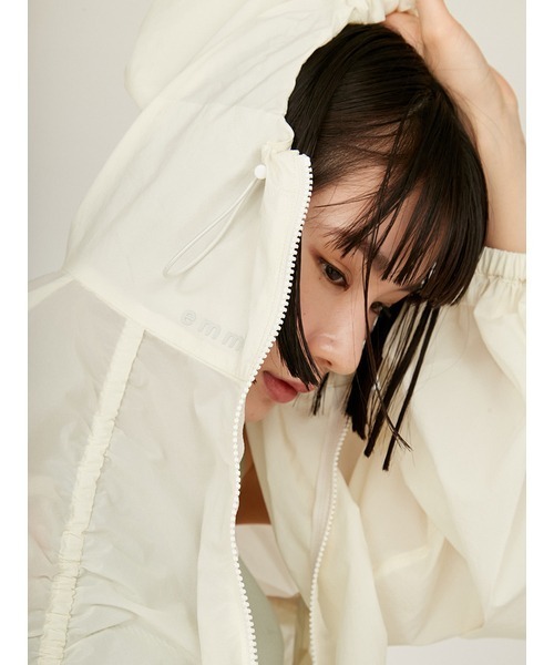 emmi（エミ）の「【ONLINE限定カラー】ギャザーナイロンブルゾン（ナイロンジャケット・レディース・ミント/ネイビー/ブラウン/オフホワイト・FREE）」の17枚目の写真