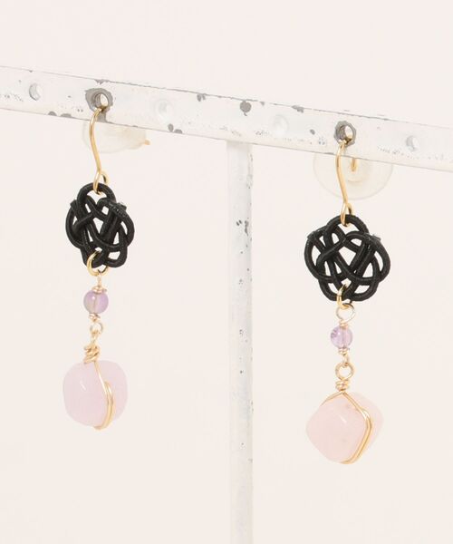 tone（トーン）の「【Shin】[Shin]水引と天然石のピアス(MA)（ピアス（両耳用）・レディース・レッド系その他/ピンク/ブラウン系その他/スカイブルー系2/ブルー/パープル/シアン/クリーム/パープル系2/ブラック/ブラック系2/ベージュ・FREE）」の3枚目の写真