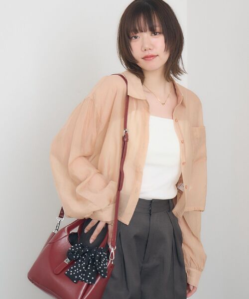 RETRO GIRL(レトロガール)の「サイドドロストシアーSH(シャツ/ブラウス・レディース・ブラック/ライトオレンジ系/オフホワイト・FREE)」の6枚目の写真