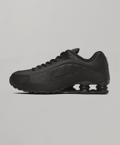 NIKE(ナイキ)の「NIKE WMNS SHOX R4 AR3565-004(スニーカー・レディース・ブラック・23.5㎝/24.5㎝/25㎝/24㎝/23㎝)」の1枚目の写真