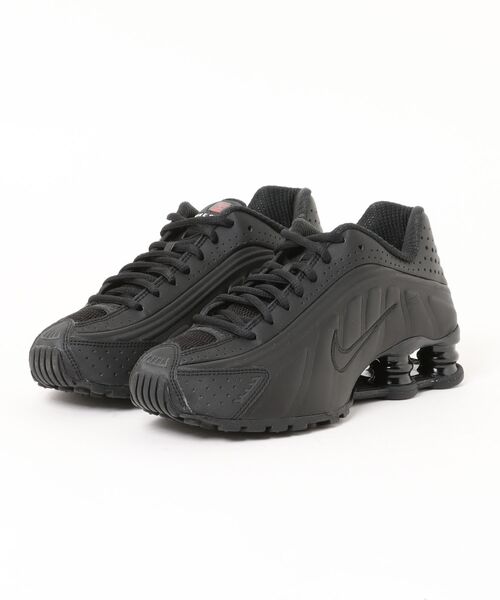 NIKE(ナイキ)の「NIKE WMNS SHOX R4 AR3565-004(スニーカー・レディース・ブラック・23.5㎝/24.5㎝/25㎝/24㎝/23㎝)」の2枚目の写真