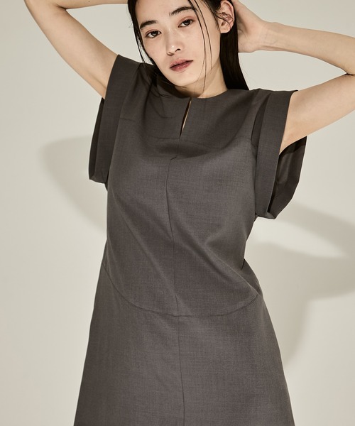 STUDIOUS（ステュディオス）の「【STUDIOUS/ステュディオス】Back Tucked Dress/バックタックワンピース/ドレス（ワンピース・レディース・ブルー/ブラック/グレー・2/1）」の9枚目の写真