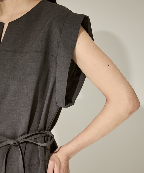 STUDIOUS（ステュディオス）の「【STUDIOUS/ステュディオス】Back Tucked Dress/バックタックワンピース/ドレス（ワンピース・レディース・ブルー/ブラック/グレー・2/1）」の13枚目の写真