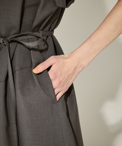 STUDIOUS（ステュディオス）の「【STUDIOUS/ステュディオス】Back Tucked Dress/バックタックワンピース/ドレス（ワンピース・レディース・ブルー/ブラック/グレー・2/1）」の14枚目の写真