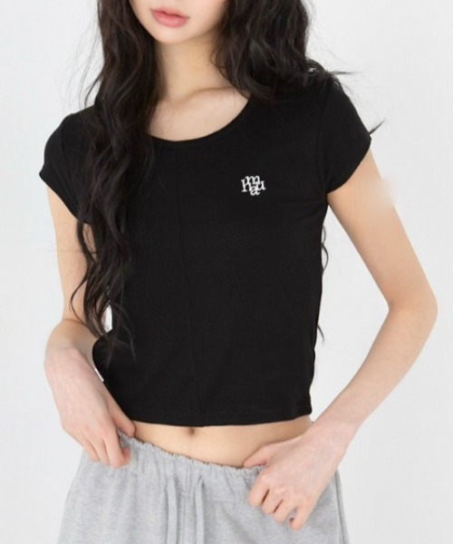 muahmuah(ムーアムーア)の「A'GEM/9 × .kom 『muah muah/ムーアムーア』 ステッチラインクロップ TEEシャツ(Tシャツ/カットソー・レディース・ホワイト/ピンク/グレー/ブラック・FREE)」の2枚目の写真
