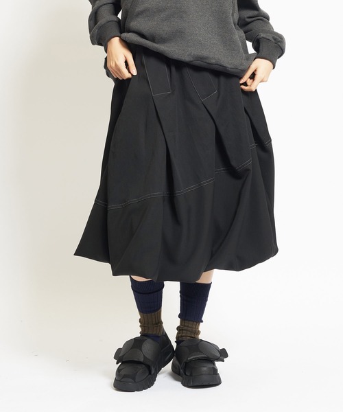 gomme（ゴム）の「6ozデニム　タックスカート（デニムスカート・レディース・ブラック/インディゴブルー・MEDIUM）」の2枚目の写真