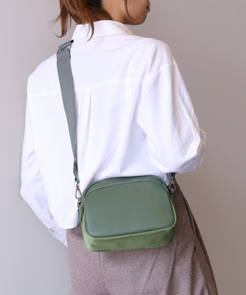 Mia Borsa（ミアボルサ）の「[Mia Borsa]ナイロンショルダーバッグ レディース 軽量（ショルダーバッグ・レディース・レッド/グリーン/シルバー/アイボリー/グレイッシュベージュ/ブラック・FREE）」の4枚目の写真