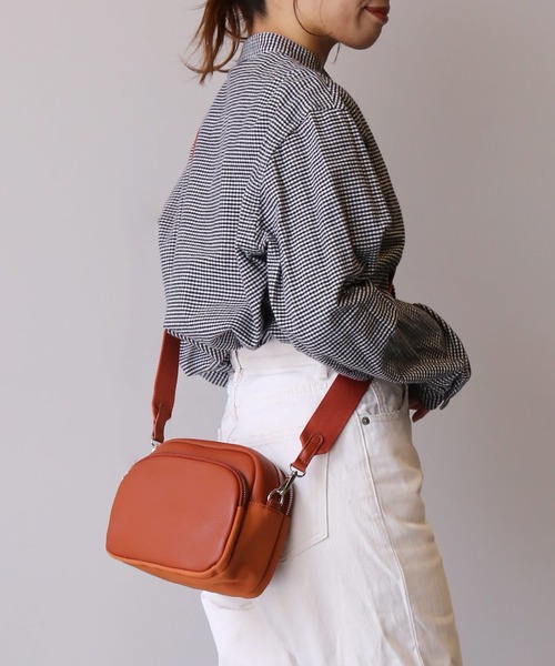 Mia Borsa（ミアボルサ）の「[Mia Borsa]ナイロンショルダーバッグ レディース 軽量（ショルダーバッグ・レディース・レッド/グリーン/シルバー/アイボリー/グレイッシュベージュ/ブラック・FREE）」の13枚目の写真