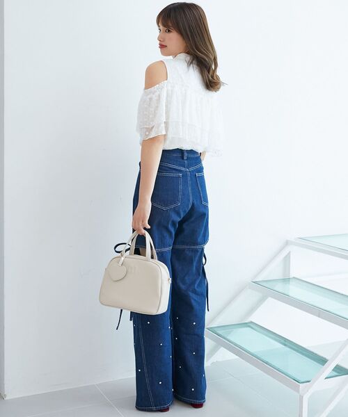 MAJESTIC LEGON(マジェスティックレゴン)の「肩開きフリルブラウス(シャツ/ブラウス・レディース・アイボリー/ブルー系その他2/グレー/ホワイト系その他・MEDIUM)」の13枚目の写真