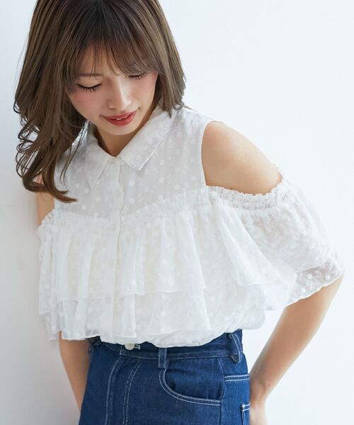 MAJESTIC LEGON(マジェスティックレゴン)の「肩開きフリルブラウス(シャツ/ブラウス・レディース・アイボリー/ブルー系その他2/グレー/ホワイト系その他・MEDIUM)」の16枚目の写真