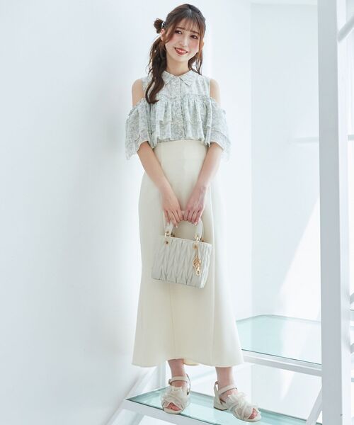 MAJESTIC LEGON(マジェスティックレゴン)の「肩開きフリルブラウス(シャツ/ブラウス・レディース・アイボリー/ブルー系その他2/グレー/ホワイト系その他・MEDIUM)」の19枚目の写真