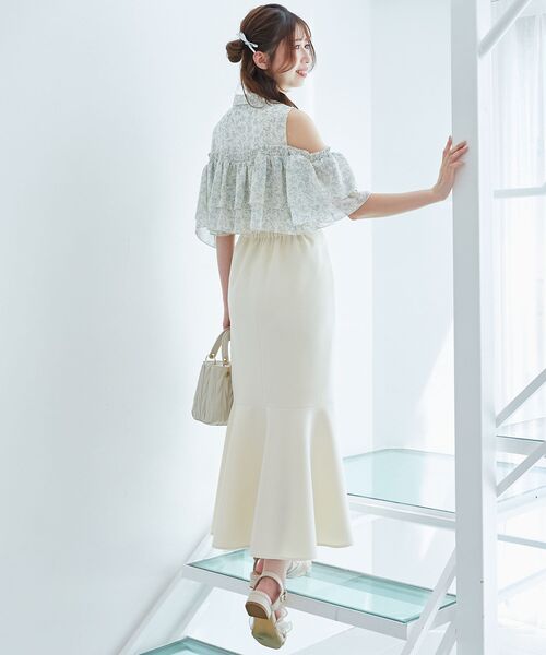 MAJESTIC LEGON(マジェスティックレゴン)の「肩開きフリルブラウス(シャツ/ブラウス・レディース・アイボリー/ブルー系その他2/グレー/ホワイト系その他・MEDIUM)」の21枚目の写真