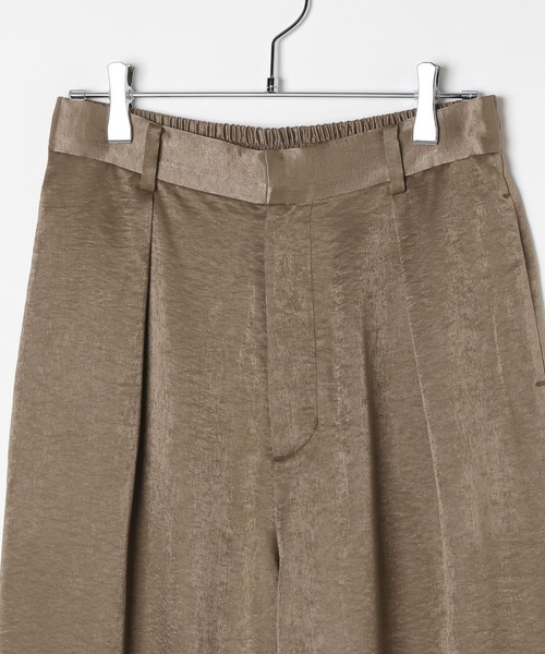 LEPSIM（レプシィム）の「サテンストレートパンツ　525968（その他パンツ・レディース・アイボリー/チャコールグレー/ブラウン・FREE）」の5枚目の写真