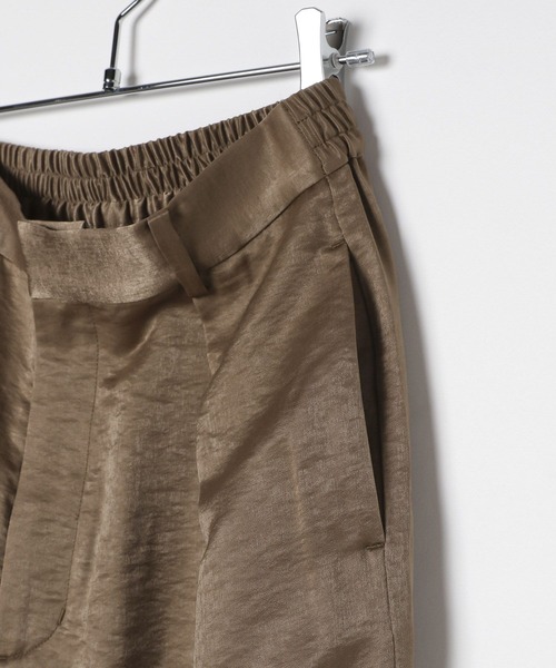 LEPSIM（レプシィム）の「サテンストレートパンツ　525968（その他パンツ・レディース・アイボリー/チャコールグレー/ブラウン・FREE）」の6枚目の写真