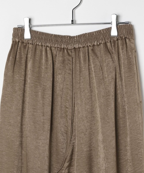 LEPSIM（レプシィム）の「サテンストレートパンツ　525968（その他パンツ・レディース・アイボリー/チャコールグレー/ブラウン・FREE）」の8枚目の写真