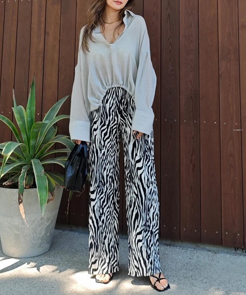 esutoreja（エストレジャ）の「スキッパーシフォンシャツ（シャツ/ブラウス・レディース・グレイッシュベージュ/ブラック/ホワイト・FREE）」の12枚目の写真