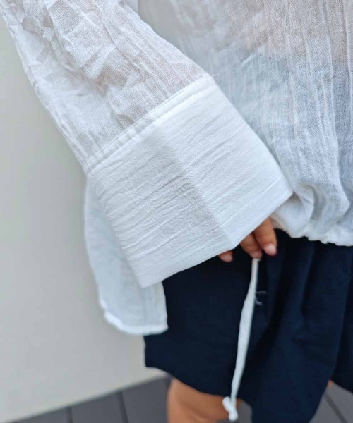 esutoreja（エストレジャ）の「スキッパーシフォンシャツ（シャツ/ブラウス・レディース・グレイッシュベージュ/ブラック/ホワイト・FREE）」の17枚目の写真