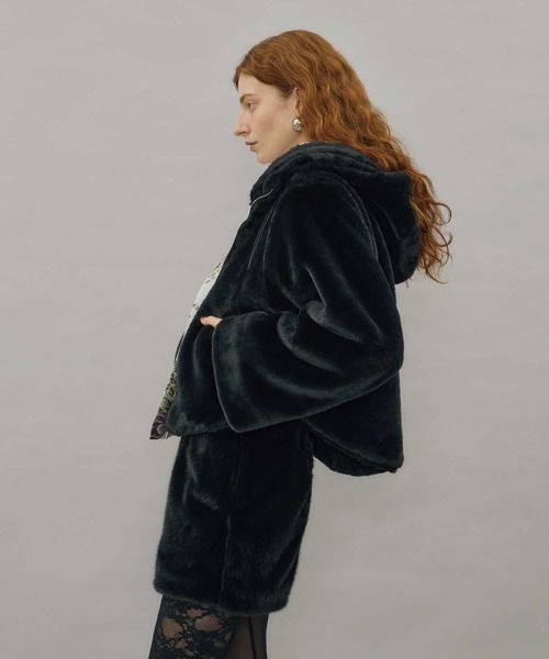 VIOLETTA（ヴィオレッタ）の「フェイクファーショートパンツ（その他パンツ・レディース・ブラック/グレイッシュベージュ・S/M）」の10枚目の写真