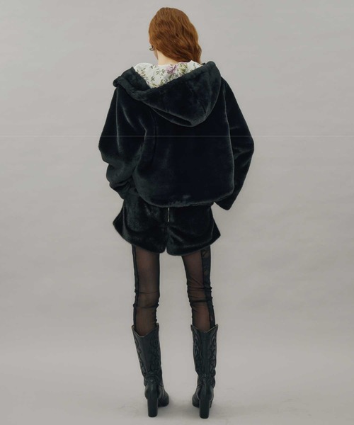 VIOLETTA（ヴィオレッタ）の「フェイクファーショートパンツ（その他パンツ・レディース・ブラック/グレイッシュベージュ・S/M）」の12枚目の写真