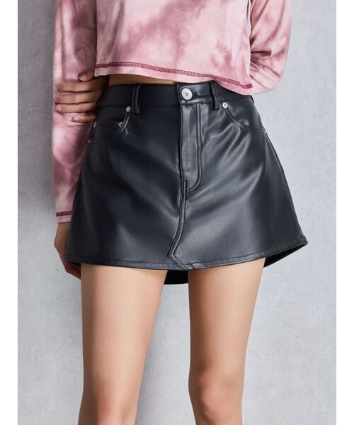 GYDA(ジェイダ)の「ハイウエストフェイクレザースカートライクショートパンツ(スカート・レディース・ブラック・X-SMALL/SMALL/MEDIUM)」の1枚目の写真
