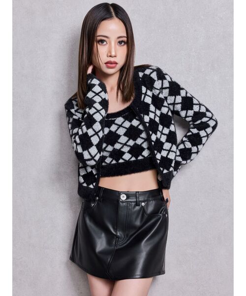 GYDA（ジェイダ）の「ハイウエストフェイクレザースカートライクショートパンツ（スカート・レディース・ブラック・X-SMALL/SMALL/MEDIUM）」の3枚目の写真