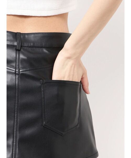 GYDA(ジェイダ)の「ハイウエストフェイクレザースカートライクショートパンツ(スカート・レディース・ブラック・X-SMALL/SMALL/MEDIUM)」の9枚目の写真