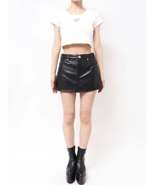 GYDA(ジェイダ)の「ハイウエストフェイクレザースカートライクショートパンツ(スカート・レディース・ブラック・X-SMALL/SMALL/MEDIUM)」の4枚目の写真