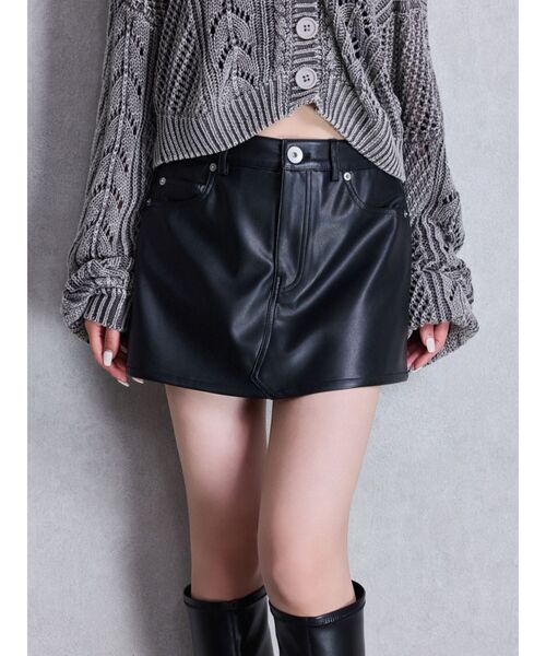 GYDA(ジェイダ)の「ハイウエストフェイクレザースカートライクショートパンツ(スカート・レディース・ブラック・X-SMALL/SMALL/MEDIUM)」の16枚目の写真