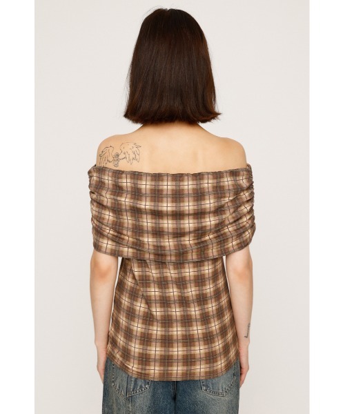 SLY(スライ)の「STRETCH CUT OFF SHOULDER TOPS ストレッチ カット オフショルダー トップス 夏服 秋服(Tシャツ/カットソー・レディース・ブラウン系その他2/ブラック系その他2/ブラック/レッド・FREE)」の15枚目の写真