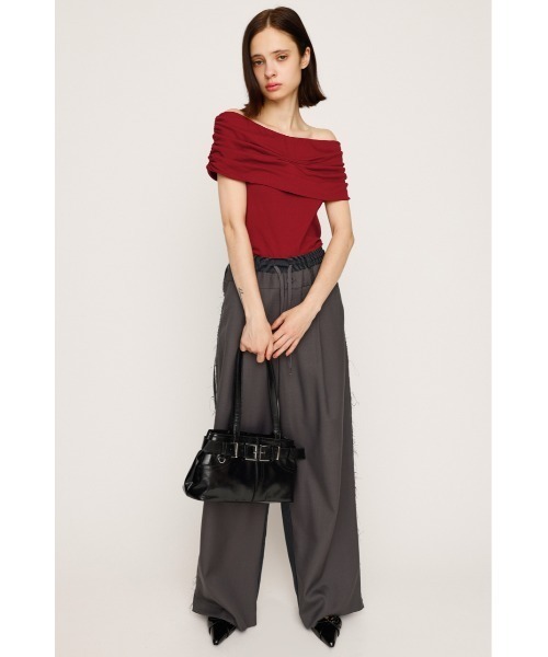 SLY(スライ)の「STRETCH CUT OFF SHOULDER TOPS ストレッチ カット オフショルダー トップス 夏服 秋服(Tシャツ/カットソー・レディース・ブラウン系その他2/ブラック系その他2/ブラック/レッド・FREE)」の18枚目の写真