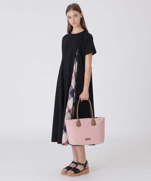 BLUE LABEL CRESTBRIDGE（ブルーレーベルクレストブリッジ）の「パーシャルクレストブリッジチェックナイロントート（トートバッグ・レディース・ブラック/ライトピンク/ダークネイビー・FREE）」の16枚目の写真