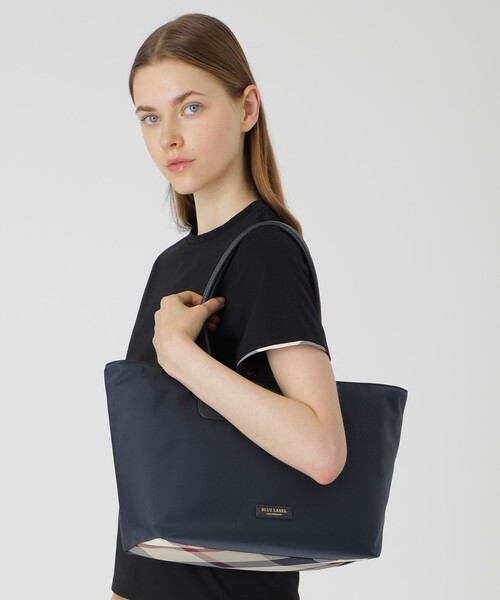 BLUE LABEL CRESTBRIDGE（ブルーレーベルクレストブリッジ）の「パーシャルクレストブリッジチェックナイロントート（トートバッグ・レディース・ブラック/ライトピンク/ダークネイビー・FREE）」の10枚目の写真