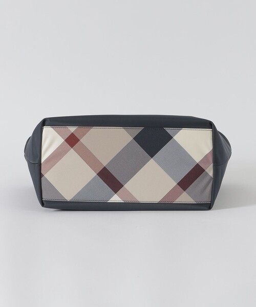 BLUE LABEL CRESTBRIDGE（ブルーレーベルクレストブリッジ）の「パーシャルクレストブリッジチェックナイロントート（トートバッグ・レディース・ブラック/ライトピンク/ダークネイビー・FREE）」の7枚目の写真