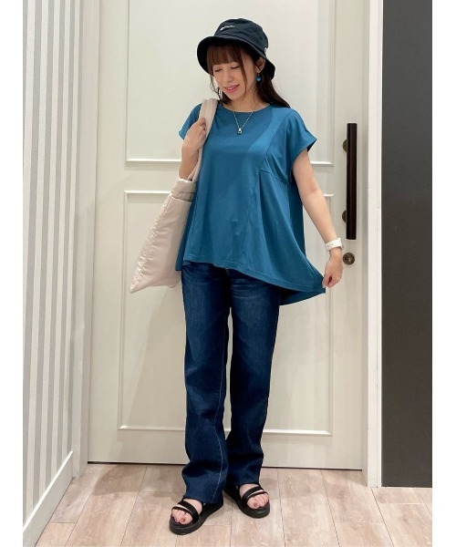 Right-on（ライトオン）の「HONEYSUCKLE ROSE(ハニーサックルローズ)【レディース】接触冷感タックフレアTシャツ（その他トップス・レディース・ライトベージュ/ブラック/ブルー・L/M）」の12枚目の写真