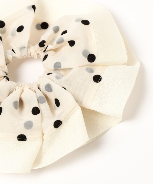 Andemiu（アンデミュウ）の「ドットガラBIGシュシュ591744（シュシュ・レディース・アイボリー/ブラック・FREE）」の8枚目の写真