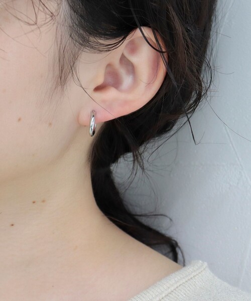 fredy emue（フレディエミュ）の「プチハート2ＷAYフープピアス（ピアス（両耳用）・レディース・シルバー/ゴールド・FREE）」の6枚目の写真