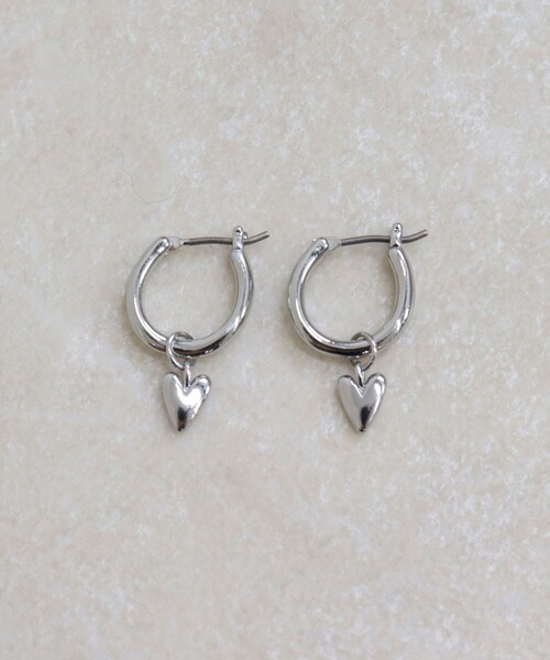 fredy emue（フレディエミュ）の「プチハート2ＷAYフープピアス（ピアス（両耳用）・レディース・シルバー/ゴールド・FREE）」の3枚目の写真