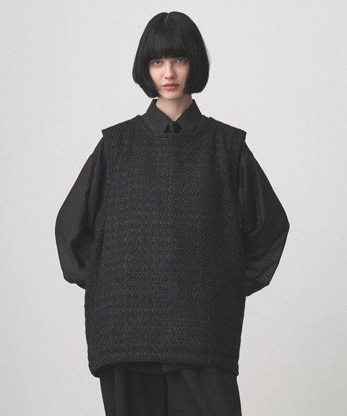 Juha(ユハ)の「SUMMER TWEED P/O VEST(ベスト・メンズ・ブラック/ネイビー・3/4)」の2枚目の写真