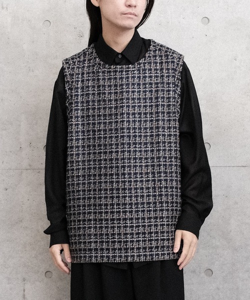 Juha(ユハ)の「SUMMER TWEED P/O VEST(ベスト・メンズ・ブラック/ネイビー・3/4)」の16枚目の写真