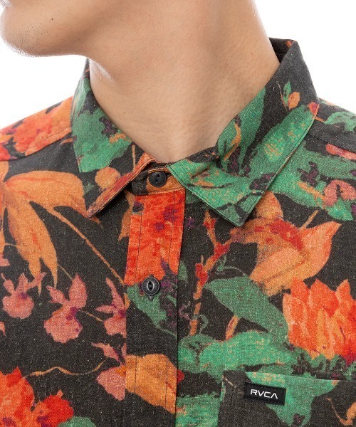 RVCA（ルーカ）の「RVCA メンズ TAPESTRY SS 半袖シャツ 【2025年春夏モデル】/ルーカ胸ポケットワンポイント半袖総柄シャツ（シャツ/ブラウス・メンズ・ブラック・SMALL/MEDIUM/LARGE/X-LARGE）」の3枚目の写真