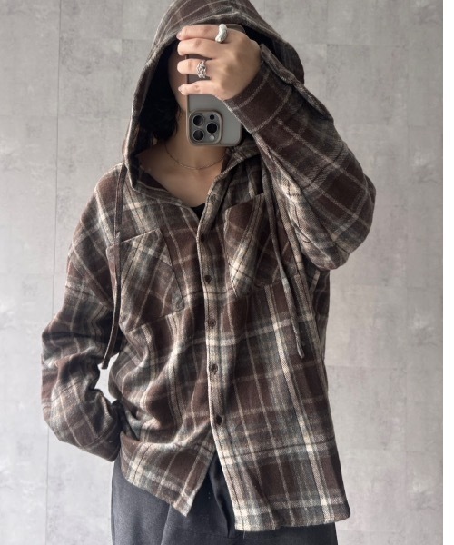 CREARE -LINO-（クレアーレリノ）の「〈ユニセックス商品〉フード付きチェックシャツ（シャツ/ブラウス・メンズ・ブラック/アイボリー/レッド/ブラック系その他2/オレンジ/ブラック系その他/ブラウン・FREE）」の5枚目の写真