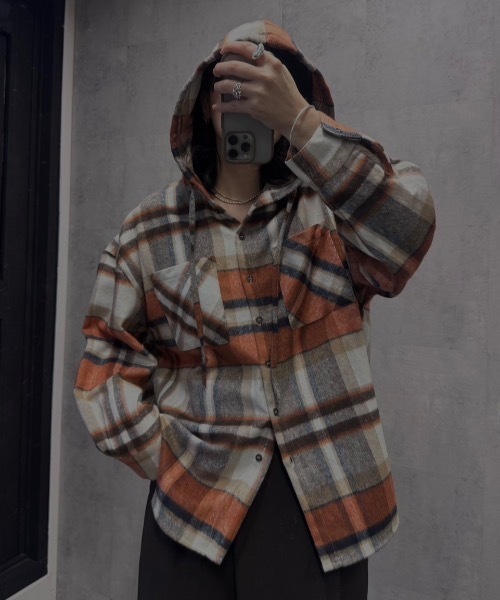 CREARE -LINO-（クレアーレリノ）の「〈ユニセックス商品〉フード付きチェックシャツ（シャツ/ブラウス・メンズ・ブラック/アイボリー/レッド/ブラック系その他2/オレンジ/ブラック系その他/ブラウン・FREE）」の7枚目の写真