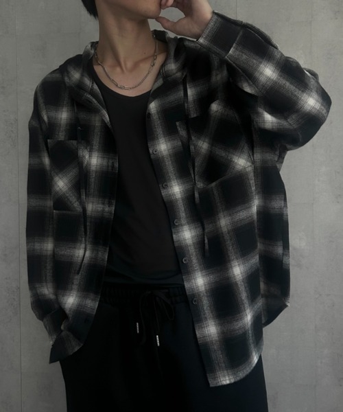 CREARE -LINO-（クレアーレリノ）の「〈ユニセックス商品〉フード付きチェックシャツ（シャツ/ブラウス・メンズ・ブラック/アイボリー/レッド/ブラック系その他2/オレンジ/ブラック系その他/ブラウン・FREE）」の3枚目の写真