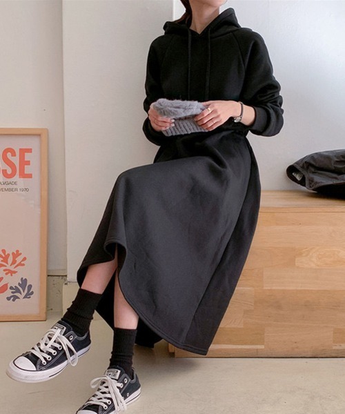 SallyLunn(サリーラン)の「タックフレアスウェットワンピース(ワンピース・レディース・ブラック/グレー・LARGE/MEDIUM)」の3枚目の写真