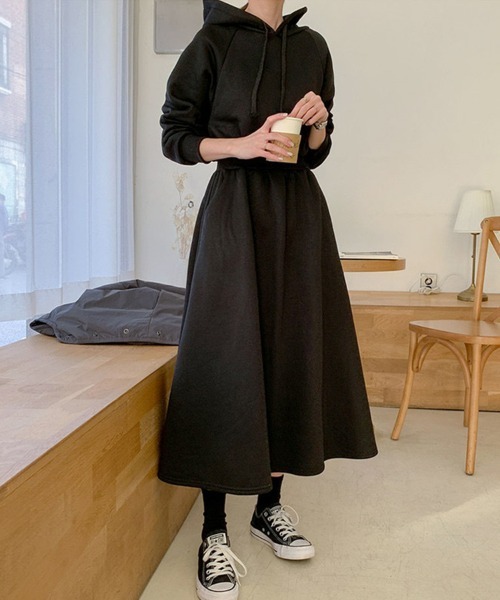 SallyLunn(サリーラン)の「タックフレアスウェットワンピース(ワンピース・レディース・ブラック/グレー・LARGE/MEDIUM)」の4枚目の写真