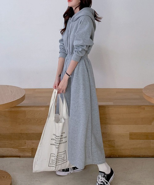 SallyLunn(サリーラン)の「タックフレアスウェットワンピース(ワンピース・レディース・ブラック/グレー・LARGE/MEDIUM)」の6枚目の写真