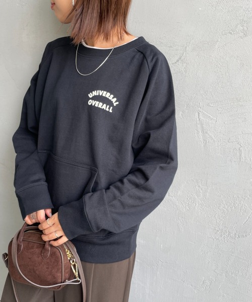 UNIVERSAL OVERALL（ユニバーサルオーバーオール）の「[UNIVERSAL OVERALL/ユニバーサルオーバーオール] 別注 ワンポイントロゴ刺繍 ラグランスリーブスウェット（スウェット・レディース・ブラック/オートミール/ブラウン/グリーン・F）」の7枚目の写真