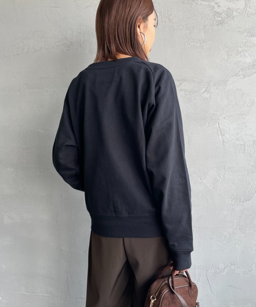 UNIVERSAL OVERALL（ユニバーサルオーバーオール）の「[UNIVERSAL OVERALL/ユニバーサルオーバーオール] 別注 ワンポイントロゴ刺繍 ラグランスリーブスウェット（スウェット・レディース・ブラック/オートミール/ブラウン/グリーン・F）」の10枚目の写真